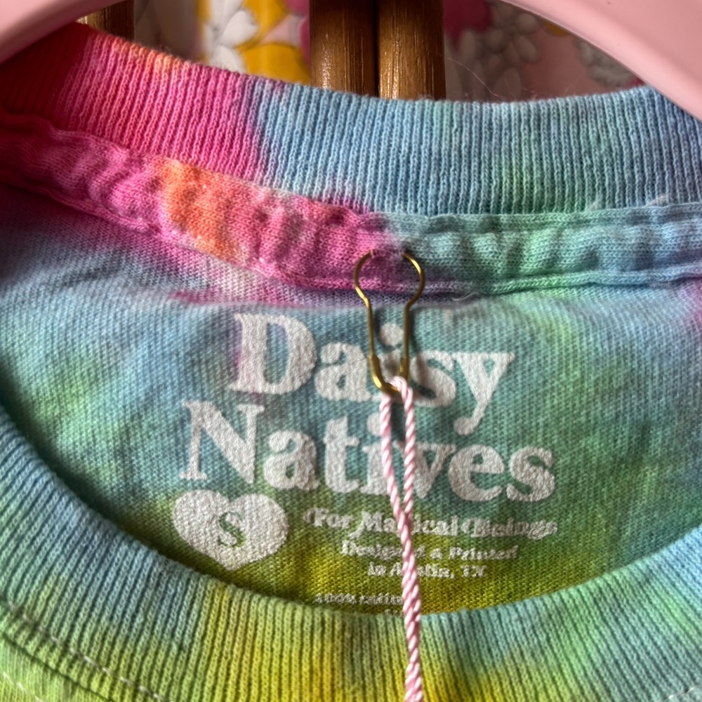 NWT DAISY NATIVES, “Girls Support Girls,” tee - Picture 4 of 5